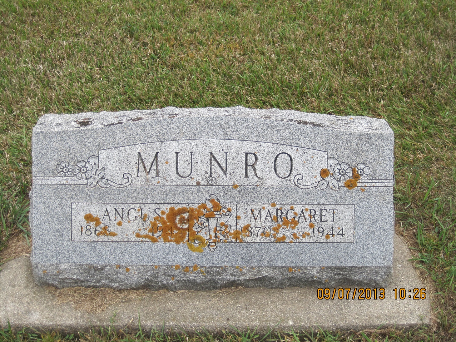 Photo of headstones/Margaret Munro 1870-1944 hdstn Colman cem Sth Dakota